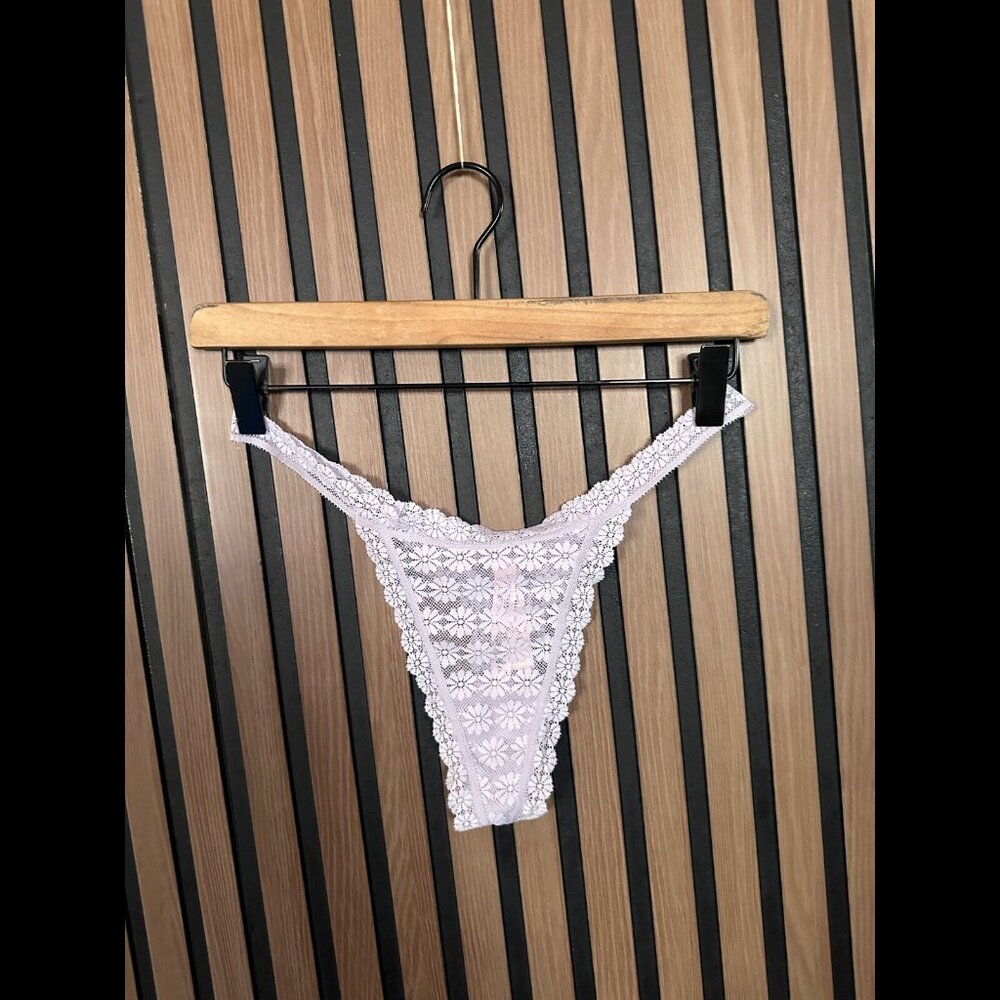 New Victoria Secret Underwear Medium Purple Strap Lace Trim Flower Thong/String